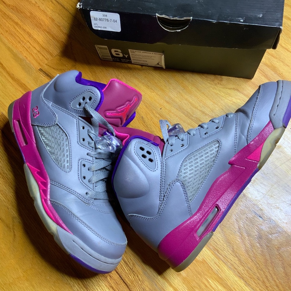 Sneakers - Picture 2 of 3